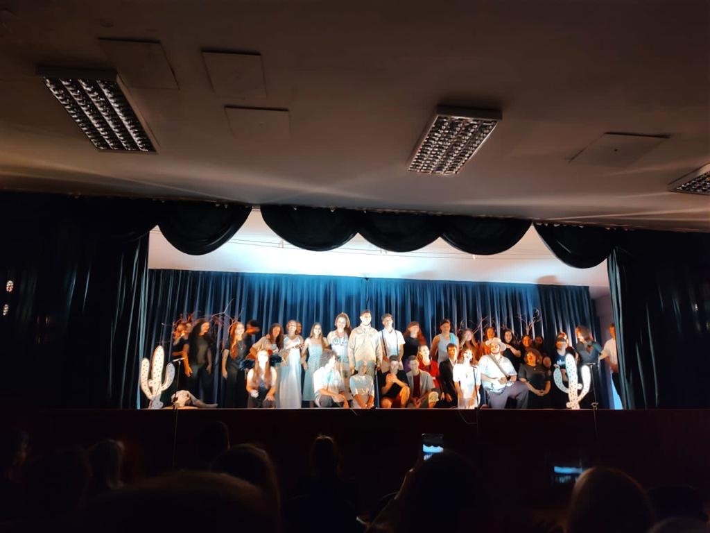 Alunos bilíngues apresentam peça teatral em inglês na Unidade